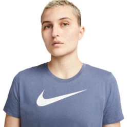 Camiseta Nike Dri-Fit Swoosh Mujer 8 Camiseta Nike Dri-Fit Swoosh Mujer -Futbol Tienda camiseta nike dri fit swoosh mujer diffused blue white 2
