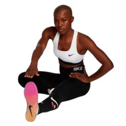 Sujetador Nike Swoosh Band Non-Padded Mujer -Futbol Tienda sujetador nike swoosh band non padded mujer white black 2